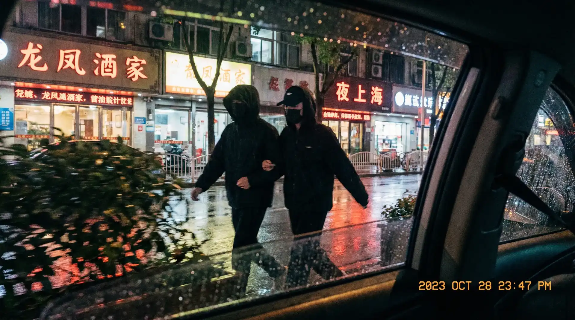 UED体育app - 顶流明星深夜密会现场抓拍照片